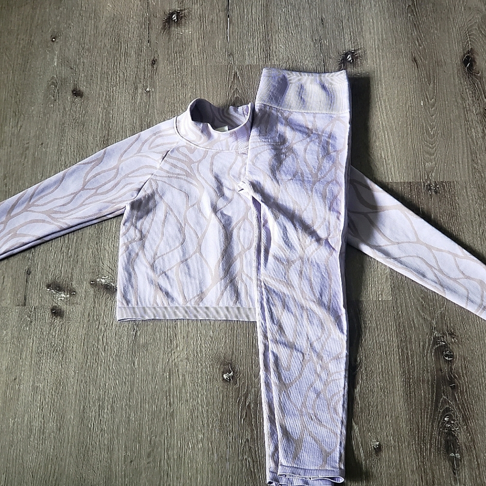 Fabletics Courtney lavender set Large